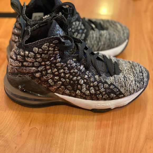 LeBron basketball shoes - Picture 2 of 3